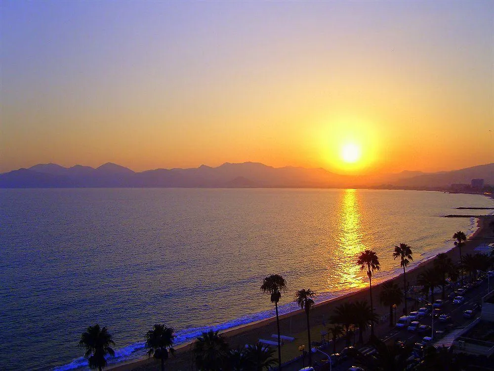 Residence Le Cannes Beach 2*,